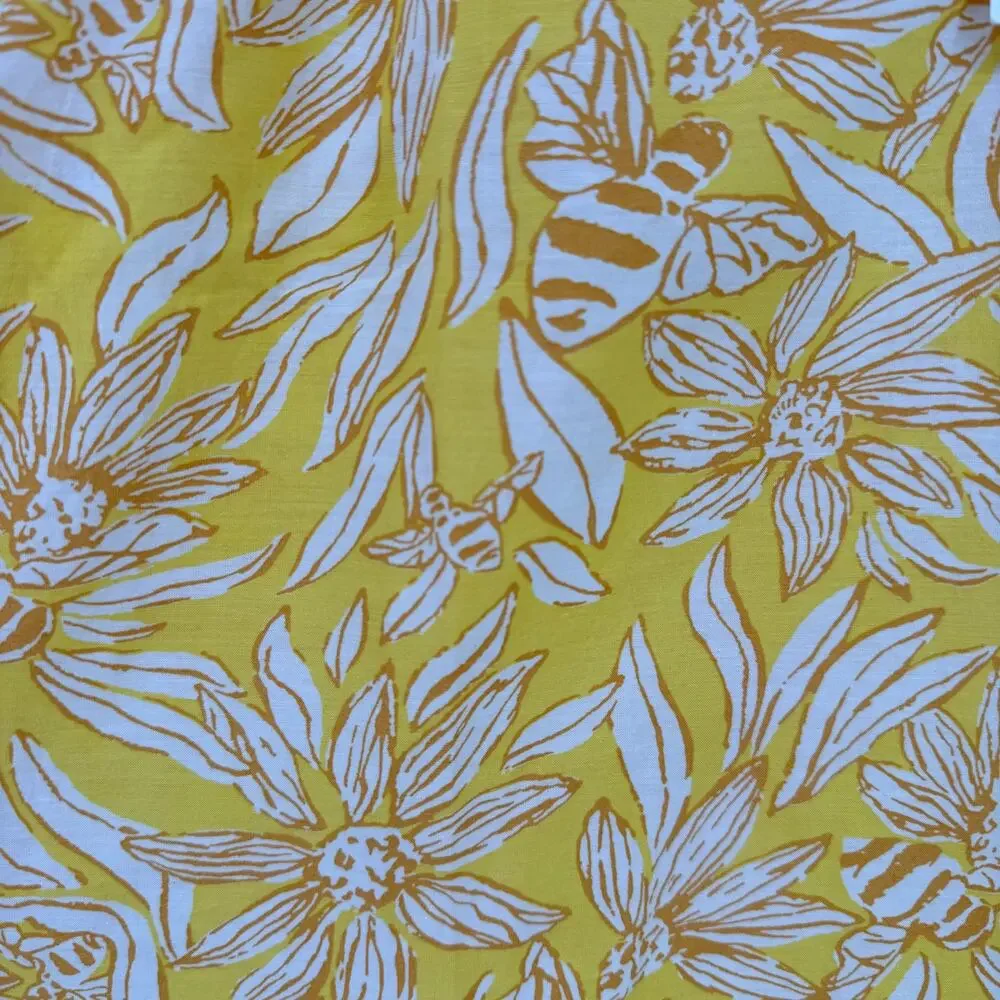 Lilly Pulitzer Lourdes Hideaway Honeycomb Bee Shirt Sz XS Smocked Embroidered